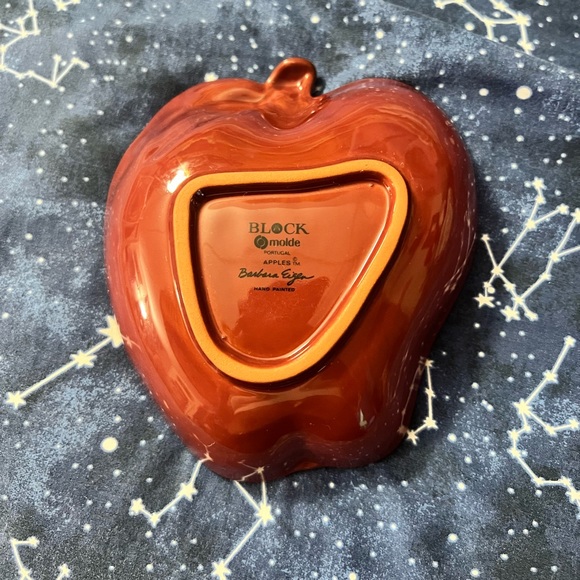 ✨Host Pick!✨Block Molde Hand Painted Portuguese Apple Bowl - Picture 2 of 3